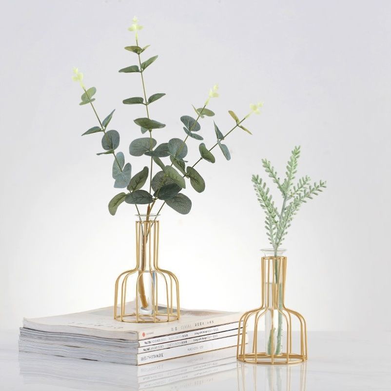 Elegante jarrón decorativo de hierro con tubo de ensayo