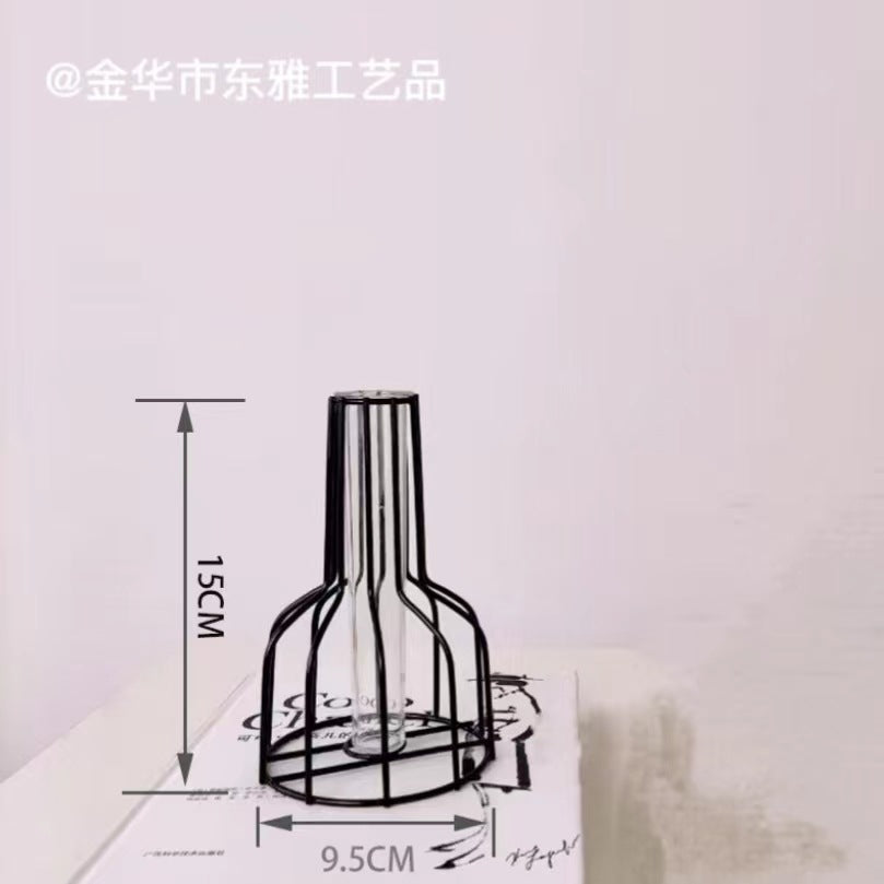 Elegante jarrón decorativo de hierro con tubo de ensayo